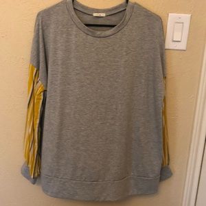 GREY SWEATSHIRT WITH MUSTARD SLEEVES